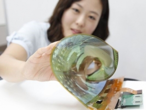 LG lança primeiro ecrã OLED que enrola como uma folha de papel